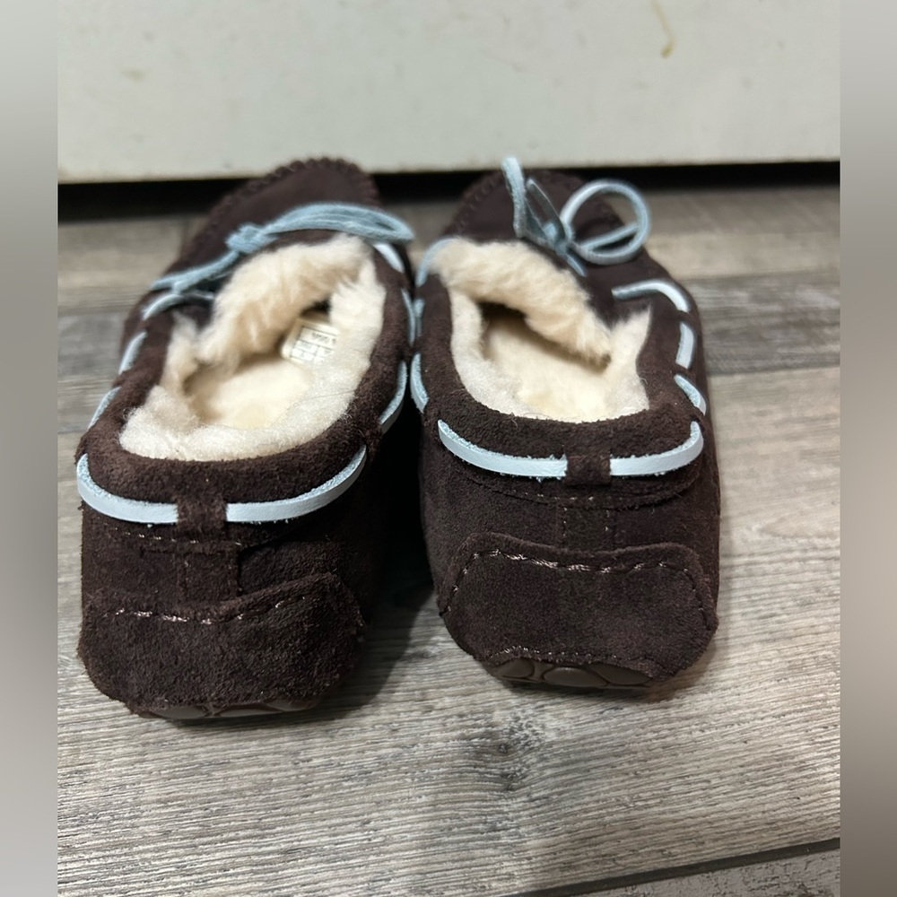 UGG Dakota Dark Brown‎ & blue laces Suede Moccasin Slippers - Picture 6 of 9